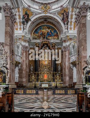 L'intérieur exquis de la cathédrale d'Innsbruck Banque D'Images