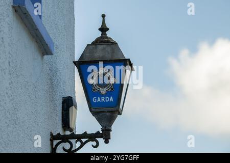 Lampe Garda sur le côté d'une station Garda. Banque D'Images