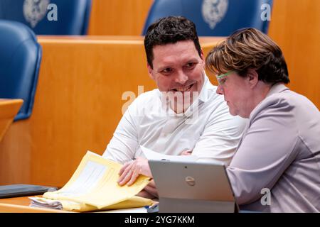 Den Haag, pays-Bas. 20 mars 2024. DEN HAAG, PAYS-BAS - 20 MARS : Wim Meulenkamp (VVD) & Jacqueline van den Hil (VVD) lors du débat plénier à la Tweede Kamer le 20 mars 2024 à Den Haag, pays-Bas (photo de John Beckmann/Orange Pictures) crédit : Orange pics BV/Alamy Live News Banque D'Images