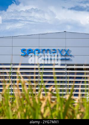 Radolfzell, Allemagne - 2 août 2024 : Seemaxx est un centre commercial populaire situé à Radolfzell am Bodensee. Banque D'Images