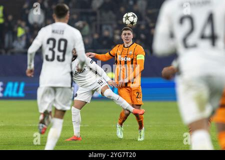 Gelsenkirchen, Deutschland. 06 novembre 2024. Mykola Matviyenko (FC Shakhtar Donetsk, 22) UEFA Champions League : FC Shakhtar Donetsk - BSC Young Boys ; Arena AufSchalke, Gelsenkirchen ; 06.11.2024 crédit : dpa/Alamy Live News Banque D'Images