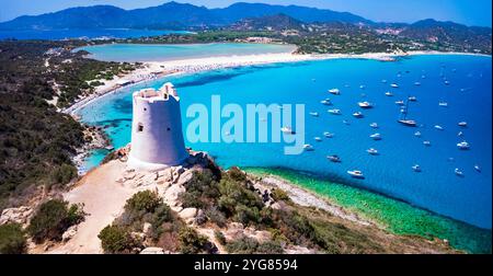 Italie vacances d'été . Les plus belles plages de Sardegna (Sardaigne) île - Porto Giunco dans le sud, Villasimius. Célèbre pour ses plus belles plages Banque D'Images