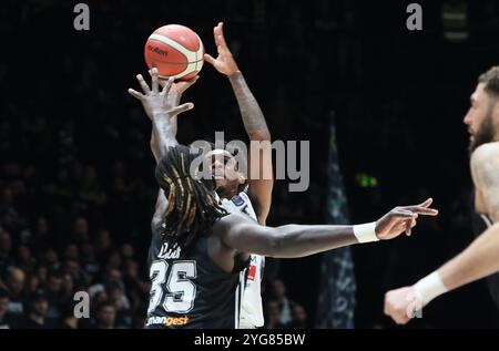 Christian Vital (Tortona) lors du match du championnat de basket-ball italien de la série A1 de la LBA entre Segafredo Virtus Bologna et Bertram Derthona Tortona à Unipol Arena, Casalecchio (Bologne), Italie, 6 novembre 2024 - photo : Michele Nucci Banque D'Images