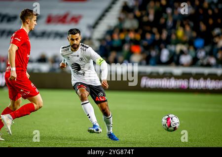 Skien, Norvège, 3 novembre 2024. Etzaz Muzafar Hussain d'ODD sur le ballon dans le match Eliteserien entre ODD et Brann à Skagerak Arena. Crédit : Banque D'Images