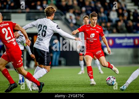 Skien, Norvège, 3 novembre 2024. Sander Kartum de Brann sur le ballon dans le match Eliteserien entre ODD et Brann à Skagerak Arena. Crédit : Frode Banque D'Images