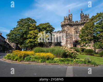 L'image est du château médiéval de Lancaster et ancienne prison sur la côte nord-ouest du Lancashire. Banque D'Images