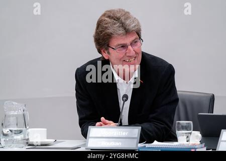 2024-04-17 Néerlandais Tweede Kamer débat plénier DEN HAAG, PAYS-BAS - 17 AVRIL : Willem Boutkan PVV lors du débat plénier à la Tweede Kamer le 17 avril 2024 à Den Haag, pays-Bas Den Haag Tweede Kamer pays-Bas contenu non disponible pour redistribution aux pays-Bas directement ou indirectement par des tiers. Droit d'auteur : xJohnxBeckmannx Banque D'Images