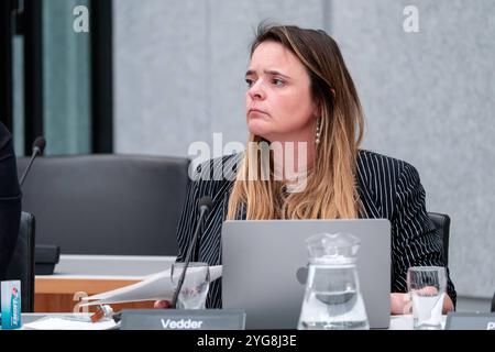 2024-04-17 Néerlandais Tweede Kamer débat plénier DEN HAAG, PAYS-BAS - 17 AVRIL : Eline Vedder CDA lors du débat plénier à la Tweede Kamer le 17 avril 2024 à Den Haag, pays-Bas Den Haag Tweede Kamer pays-Bas contenu non disponible pour redistribution aux pays-Bas directement ou indirectement par des tiers. Droit d'auteur : xJohnxBeckmannx Banque D'Images