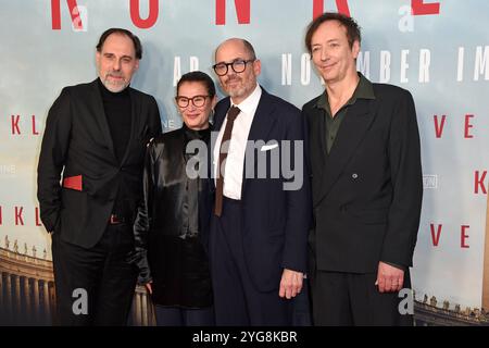 Thomas Loibl, Lisy Christl, Edward Berger, Volker Bertelmann BEI der Deutschlandpremiere von KONKLAVE im Delphi Filmpalast à Berlin AM 06.11.2024 *** Thomas Loibl, Lisy Christl, Edward Berger, Volker Bertelmann à la première allemande de KONKLAVE au Delphi Filmpalast à Berlin le 06 11 2024 Banque D'Images