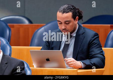 2024-04-17 Néerlandais Tweede Kamer débat plénier DEN HAAG, PAYS-BAS - 17 AVRIL : Don Ceder CU pendant le débat plénier à la Tweede Kamer le 17 avril 2024 à Den Haag, pays-Bas Den Haag Tweede Kamer pays-Bas contenu non disponible pour redistribution aux pays-Bas directement ou indirectement par des tiers. Droit d'auteur : xJohnxBeckmannx Banque D'Images