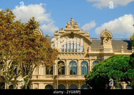 BARCELONE, ESPAGNE - 3 octobre 2024 : Barcelone est la capitale de la Catalogne, Espagne. Barcelone est une destination touristique majeure avec une architecture unique, c Banque D'Images