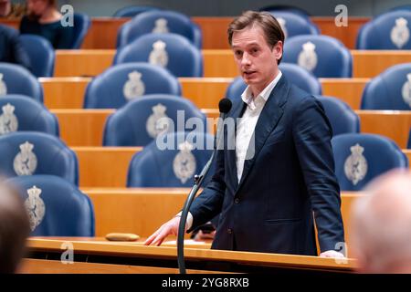 2024-03-26 Néerlandais Tweede Kamer débat plénier DEN HAAG, PAYS-BAS - MARS 26 : Laurens Dassen Volt lors du débat plénier au Tweede Kamer le 26 mars 2024 à Den Haag, pays-Bas Den Haag Tweede Kamer pays-Bas contenu non disponible pour redistribution aux pays-Bas directement ou indirectement par des tiers. Droit d'auteur : xJohnxBeckmannx Banque D'Images