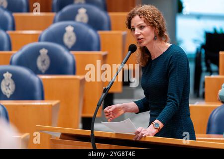 2024-03-26 Néerlandais Tweede Kamer débat plénier DEN HAAG, PAYS-BAS - MARS 26 : Christine Teunissen PvdD lors du débat plénier à la Tweede Kamer le 26 mars 2024 à Den Haag, pays-Bas Den Haag Tweede Kamer pays-Bas contenu non disponible pour redistribution aux pays-Bas directement ou indirectement par des tiers. Droit d'auteur : xJohnxBeckmannx Banque D'Images