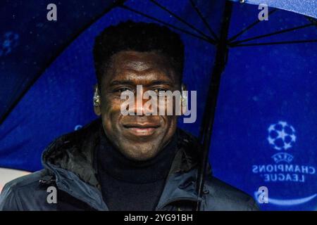 Liverpool, Royaume-Uni. 05 novembre 2024. Clarence Seedorf, ancien joueur et pundit Amazon Prime, devant le match Liverpool FC contre Bayer 04 Leverkusen UEFA Champions League Round 1 à Anfield, Liverpool, Angleterre, Royaume-Uni le 5 novembre 2024 Credit : Every second Media/Alamy Live News Banque D'Images