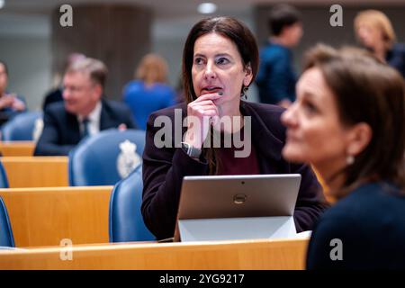 2024-03-12 Néerlandais Tweede Kamer débat plénier DEN HAAG, PAYS-BAS - 12 MARS : Judith Uitermark NSC lors du débat plénier au Tweede Kamer le 12 mars 2024 à Den Haag, pays-Bas Den Haag Tweede Kamer pays-Bas contenu non disponible pour redistribution aux pays-Bas directement ou indirectement par des tiers. Droit d'auteur : xJohnxBeckmannx Banque D'Images