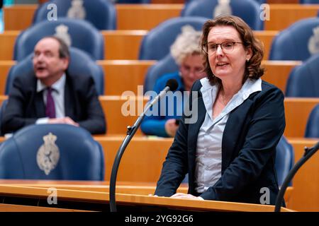 2024-03-12 Néerlandais Tweede Kamer débat plénier DEN HAAG, PAYS-BAS - 12 MARS : Femke Zeedijk NSC lors du débat plénier au Tweede Kamer le 12 mars 2024 à Den Haag, pays-Bas Den Haag Tweede Kamer pays-Bas contenu non disponible pour redistribution aux pays-Bas directement ou indirectement par des tiers. Droit d'auteur : xJohnxBeckmannx Banque D'Images