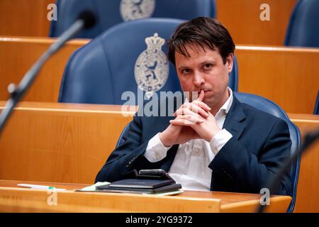 2024-03-12 Néerlandais Tweede Kamer débat plénier DEN HAAG, PAYS-BAS - 12 MARS : Joost Sneller D66 lors du débat plénier au Tweede Kamer le 12 mars 2024 à Den Haag, pays-Bas Den Haag Tweede Kamer pays-Bas contenu non disponible pour redistribution aux pays-Bas directement ou indirectement par des tiers. Droit d'auteur : xJohnxBeckmannx Banque D'Images