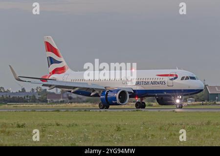 British Airways A320 atterrit à l'aéroport d'Amsterdam Schipol, Polderbaan, pays-Bas lundi 10 juillet 2023 Banque D'Images