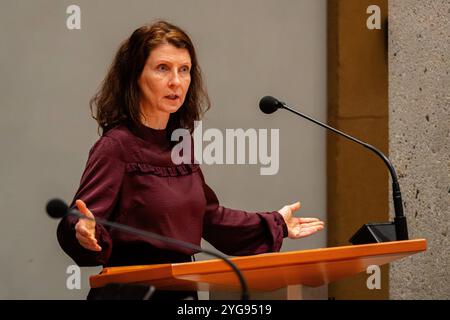 2024-02-01 Dutch Tweede Kamer Plenary Debate DEN HAAG, NETHERLANDS - 1er FÉVRIER : Esther Ouwehand PVDD lors du débat plénier au Tweede Kamer le 1er février 2024 à Den Haag, Netherlands Den Haag Tweede Kamer Netherlands contenu non disponible pour redistribution aux pays-Bas directement ou indirectement par des tiers. Droit d'auteur : xJohnxBeckmannx Banque D'Images