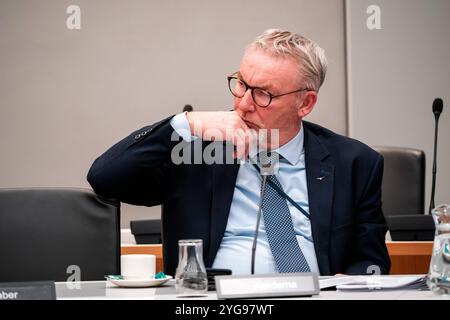 2024-03-06 Dutch Tweede Kamer Commission de justice et de sécurité DEN HAAG, PAYS-BAS - 6 MARS : Max Aardema PVV lors d'une session de la Commission de justice et de sécurité au Tweede Kamer le 6 mars 2024 à Den Haag, pays-Bas Den Haag Tweede Kamer pays-Bas contenu non disponible pour redistribution aux pays-Bas directement ou indirectement par des tiers. Droit d'auteur : xJohnxBeckmannx Banque D'Images