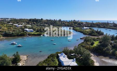 Ces photos ont été prises à l'aide d'un dji 4 mini pro lors d'une excursion en bateau dans la région d'Elys Harbor à Hamilton Bermudes Banque D'Images