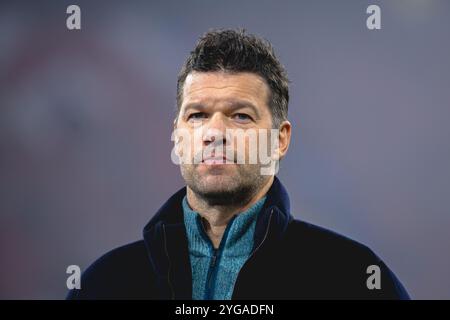 Munich, Allemagne. 06 novembre 2024. Munich, Allemagne, Novemberr 06st 2024 : interview de Michael Ballack avant le match de football de l'UEFA Champions League entre le FC Bayern Munich et le Benfica Lisbon à l'Allianz Arena de Munich, Allemagne. Philipp Kresnik (Philipp Kresnik/SPP) crédit : SPP Sport Press photo. /Alamy Live News Banque D'Images