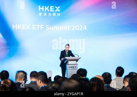 Chan Ho-lim, Secrétaire adjoint aux services financiers et au Bureau du Trésor du gouvernement de la RAS de Hong Kong, a prononcé un discours liminaire. Hong Kong, China.5th novembre 2024. Le sommet 2024 du fonds d'investissement sur titres négociés à indice ouvert du groupe HKEX s'est tenu au Hong Kong Financial Town Hall de HKEX dans le centre, le 5 novembre 2024. Crédit : Hou Yu/China News Service/Alamy Live News Banque D'Images
