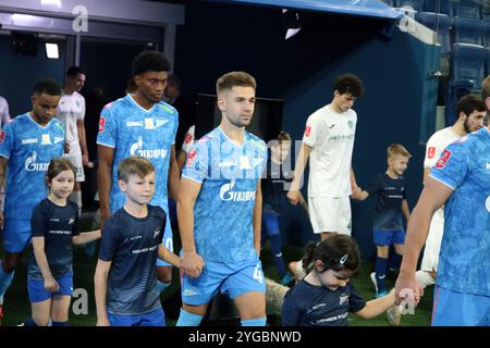 Saint-Pétersbourg, Russie. 06 novembre 2024. Yuri Gorshkov (4) de Zenit vu en action lors de la finale 1/4 de la Coupe de Russie en RPL, le premier match de football entre Zenit Saint-Pétersbourg et Akhmat Grozny à Gazprom Arena. Score final ; Zenit 3:0 Akhmat. Crédit : SOPA images Limited/Alamy Live News Banque D'Images