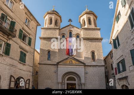 Églises orthodoxes et catholiques dans la vieille ville de Kotor Banque D'Images