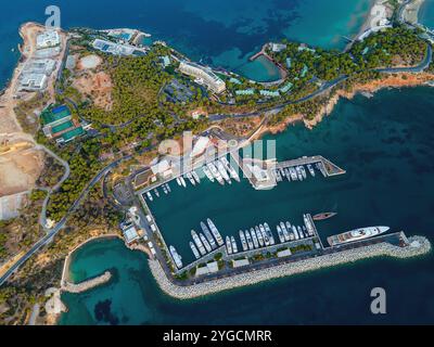 Le nouveau port de plaisance dans la baie de Vouliamgeni, Attique, Grèce Banque D'Images