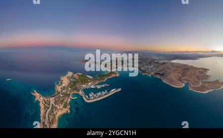 Le nouveau port de plaisance dans la baie de Vouliamgeni, Attique, Grèce Banque D'Images