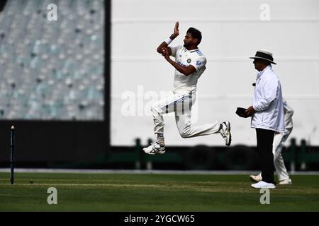 MELBOURNE AUSTRALIE. 7 novembre 2024. Sur la photo : India Mukesh Kumar lors du 2ème test non officiel du match de cricket de la série de test Australia A vs India A au Melbourne Cricket Ground, Melbourne, Australie le 7 novembre 2024. Crédit : Karl Phillipson / Alamy Live News Banque D'Images