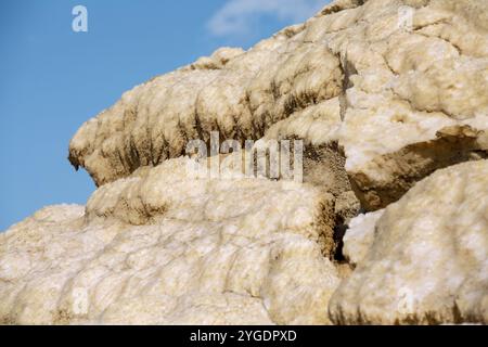 Le sel naturel stalactites cristaux à la mer Morte, point le plus bas sur terre Banque D'Images