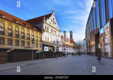 Munich, Allemagne, 26 décembre 2016 : vue sur la rue Neuhauser dans le centre-ville de Munich, Europe Banque D'Images