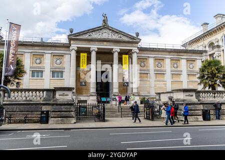 Oxford , Royaume-Uni - 5 juin 2024 : Ashmolean Museum, le premier musée universitaire au monde. Son premier bâtiment a été érigé en 1678 1683 pour abriter Elias Ash Banque D'Images