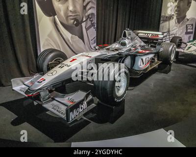 La McLaren MP4/14, dans laquelle Mika Häkkinen a remporté le Championnat du monde des pilotes de formule 1 1999, exposée au salon de formule 1, Excel, Banque D'Images