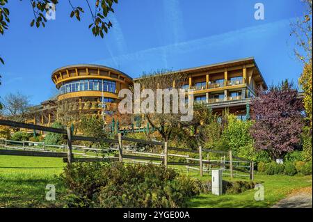 Sonnenalp Resort, ciel bleu, près de Ofterschwang, Allgaeu, Bavière, Allemagne, Europe Banque D'Images