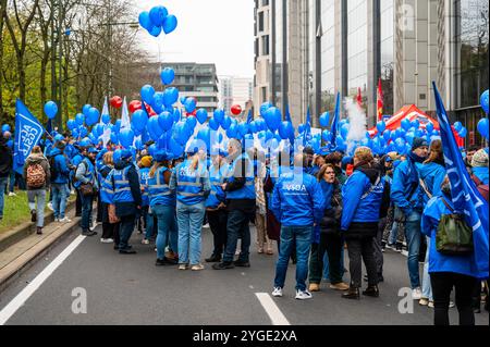 Grève nationale et marche de protestation pour le bien-être, la sécurité sociale et contre la pauvreté. Organisé par le secteur de la santé et des soins, le secteur socioculturel et le secteur de la protection sociale en région de Bruxelles-capitale, Belgique, le 7 novembre 2024 Banque D'Images