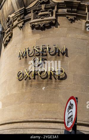 Oxford , Royaume-Uni - 5 juin 2024 : un panneau au Musée d'Oxford. Banque D'Images