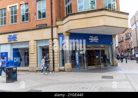 Oxford , Royaume-Uni - 5 juin 2024 : Halifax Bank mainstream UK Bank sur Queen Street Oxford. Banque D'Images