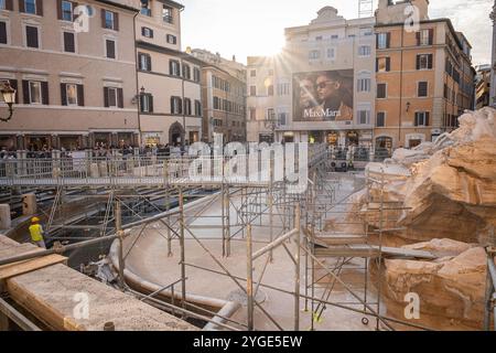 Rome, Italie. 06 novembre 2024. Fontaine de Trevi en construction pour le Jubilé de 2025. Rome se prépare pour l'année jubilaire 2025 en effectuant des travaux d'amélioration et de conditionnement de certains de ses monuments. Crédit : SOPA images Limited/Alamy Live News Banque D'Images