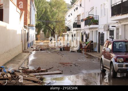 Destruction et dévastation dues aux inondations dues aux pluies torrentielles à Mira, Cuenca, Espagne 10-30-2024 Banque D'Images