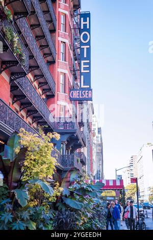 New York, New York, États-Unis – 28 octobre 2024 : extérieur de l’hôtel Chelsea sur la 23e rue ouest de Manhattan à New York, New York, États-Unis. Banque D'Images