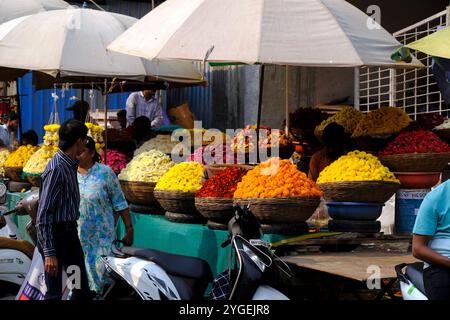 30 octobre 2024, Pune, Maharashtra, Inde, Mandai, les habitants de Pune affluent à Tulshibaug et Mahathma Phule Mandai pour Diwali Shopping. Banque D'Images