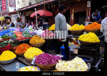 30 octobre 2024, Pune, Maharashtra, Inde, Mandai, les habitants de Pune affluent à Tulshibaug et Mahathma Phule Mandai pour Diwali Shopping. Banque D'Images