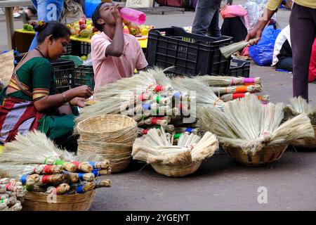 30 octobre 2024, Pune, Maharashtra, Inde, Mandai, les habitants de Pune affluent à Tulshibaug et Mahathma Phule Mandai pour Diwali Shopping. Banque D'Images