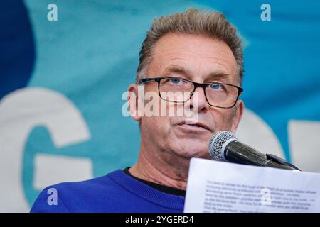 Chris Packham, présentateur de télévision, naturaliste et activiste, parle à March for Clean Water Protest à Londres, au Royaume-Uni Banque D'Images