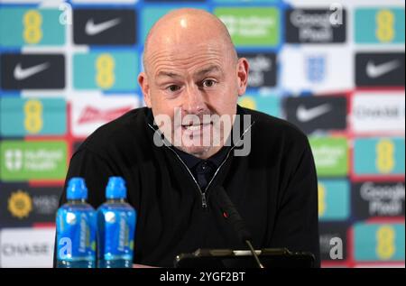 Lee Carsley, directeur par intérim de l'Angleterre, lors d'une conférence de presse à St George's Park, Burton upon Trent. Date de la photo : jeudi 7 novembre 2024. Banque D'Images