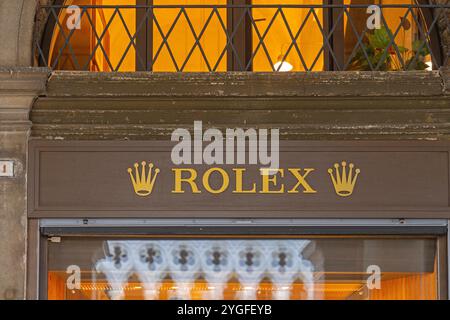 Venise, Italie - 09 octobre 2024 : Boutique Rolex Salvadori Swiss Watch Shop Venezia sur la place Saint-Marc. Banque D'Images