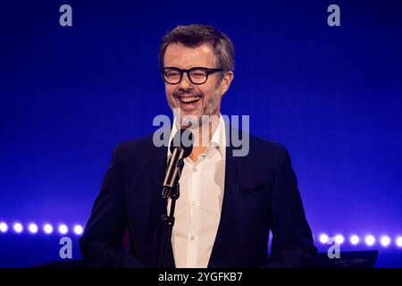 Copenhague, Danemark. 05 novembre 2024. Le roi Frederik X de Danemark vu sur scène lors du spectacle de remise des prix, le Kronprinsparrets priser 2024, à VEGA à Copenhague. Banque D'Images